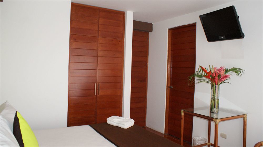 Amazon Hotel Iquitos Buitenkant foto