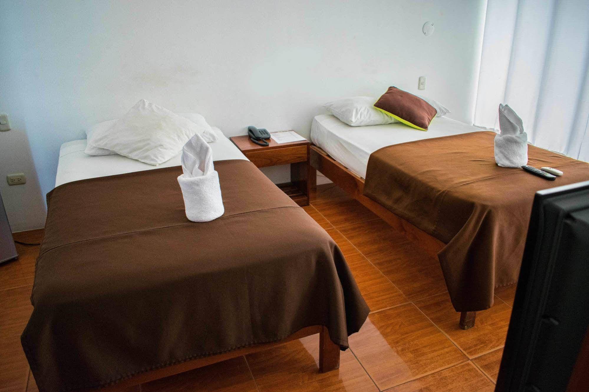 Amazon Hotel Iquitos Buitenkant foto