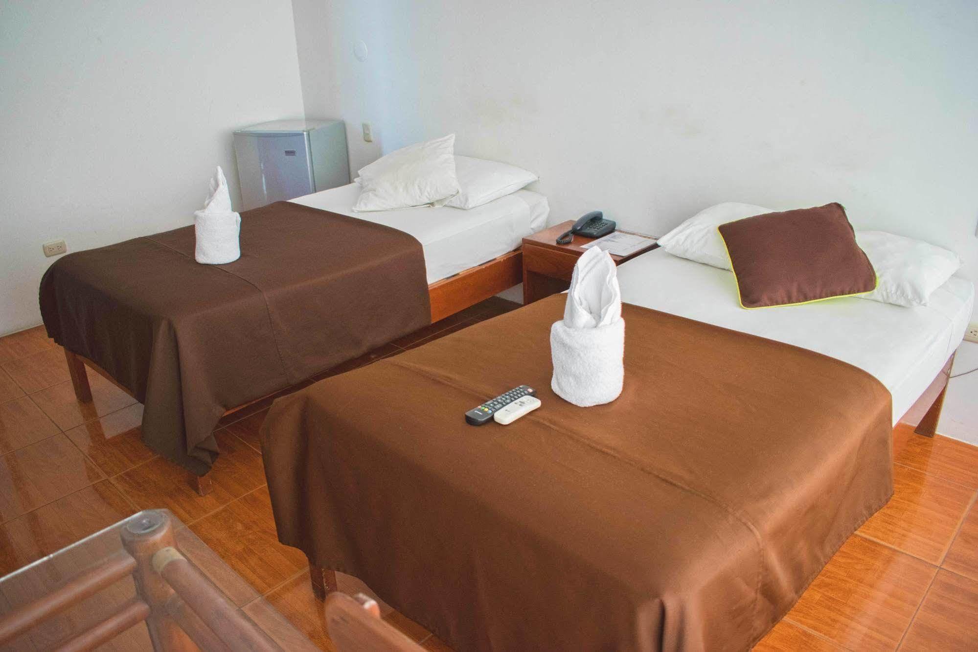 Amazon Hotel Iquitos Buitenkant foto