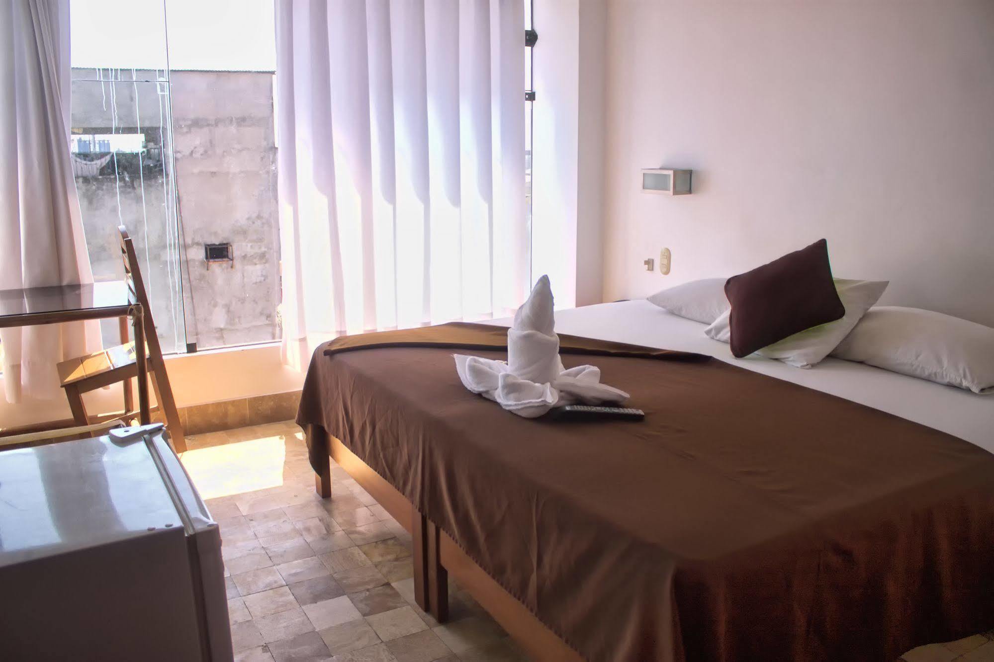 Amazon Hotel Iquitos Buitenkant foto