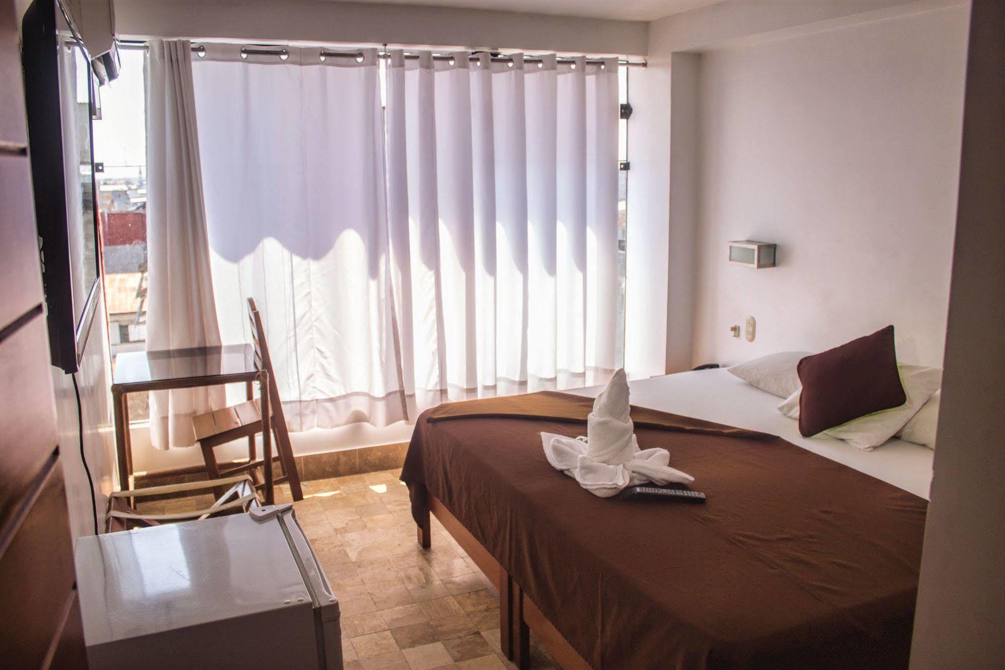 Amazon Hotel Iquitos Buitenkant foto