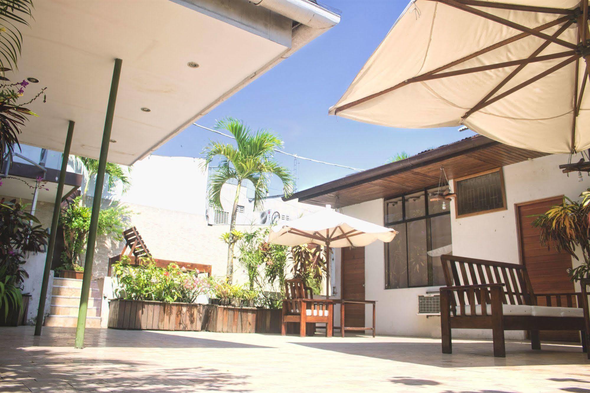 Amazon Hotel Iquitos Buitenkant foto